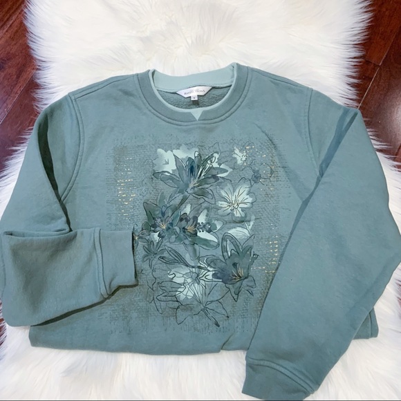 Northern Reflections Sweaters - ✨3/$30 Green Floral Crewneck Sweatshirt | Small